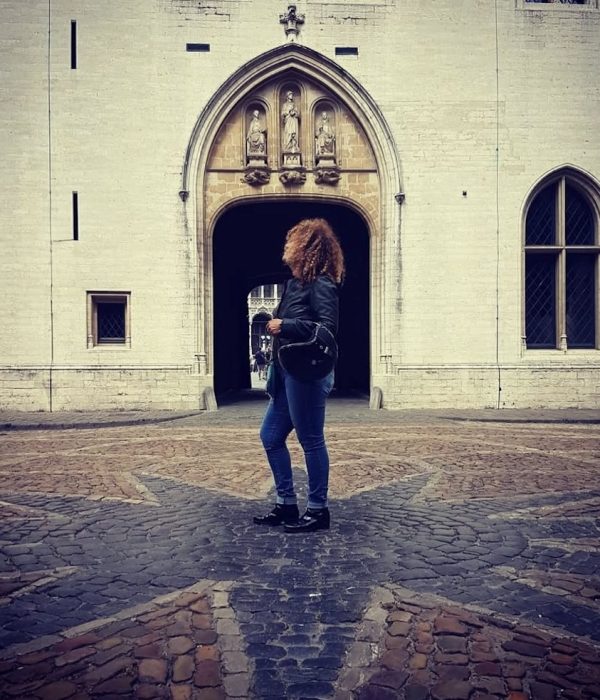 Francine Parreno thérapeute transgénérationnelle Lyon Biarritz